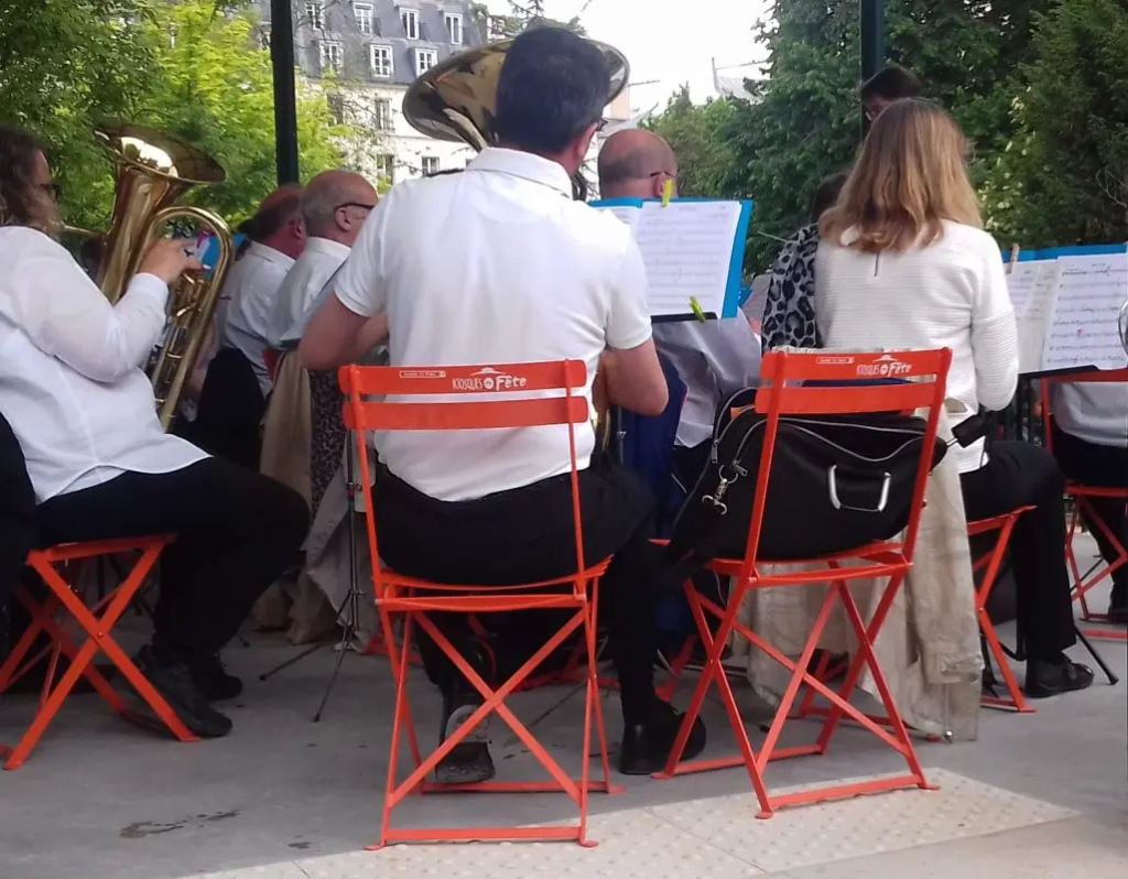Les chaises pliantes des Kiosques en fête de Paris-2