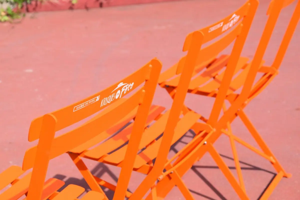 Les chaises pliantes des Kiosques en fête de Paris-4
